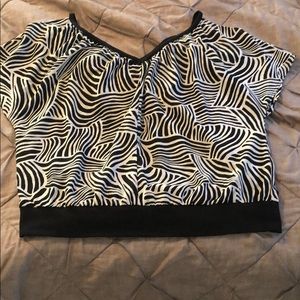 Old navy black and white blouse